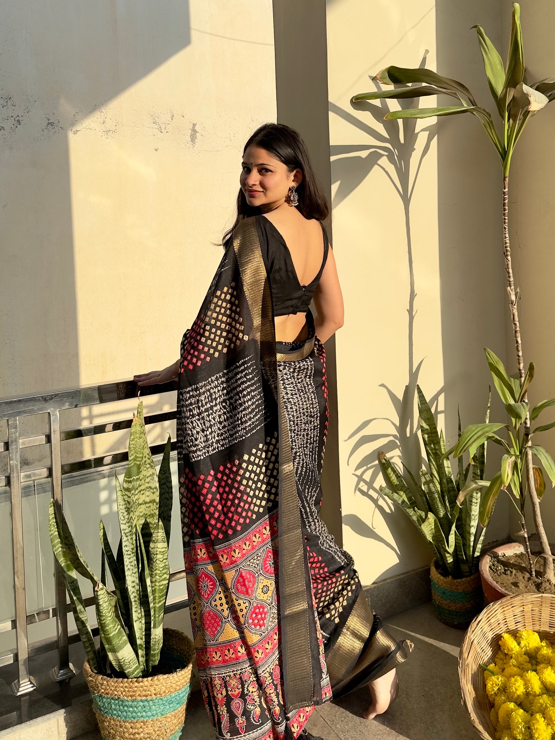 Noor-e-Qala black bandhej saree 