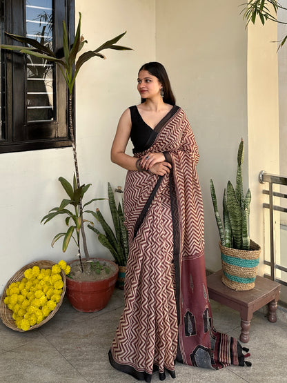 Red & white zig zag saree