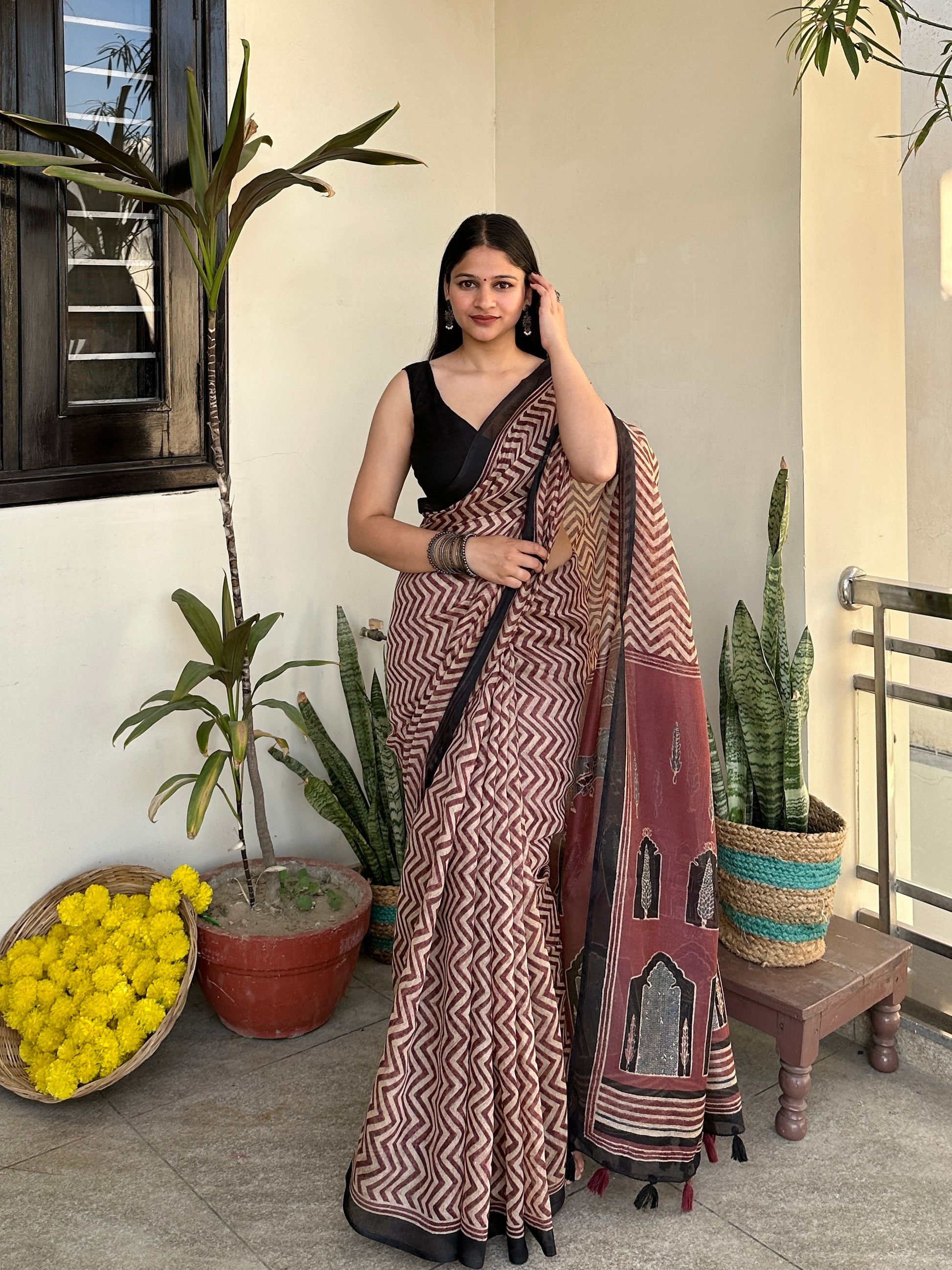Red & white zig zag saree